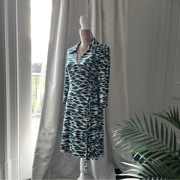 Laundry By Design Wrap Dress - Picture 3 of 6